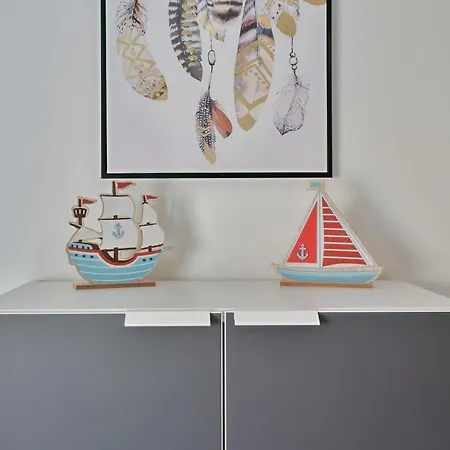 Charming With Feelings Of Sea & Land كنوك هايست